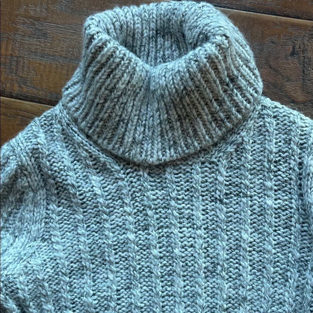 NWOT Banana Republic Gray Turtleneck Italian Yarn Sweater - Size Small - Picture 2 of 9